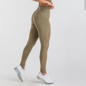 🛑SOLD🛑 Gymshark Green Leggings w/ Pockets